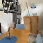 Strandnahes Nr 2 Mit Wintergarten Grosser Uneinsehbarer Garten Holiday home Sint Maartensvlotbrug