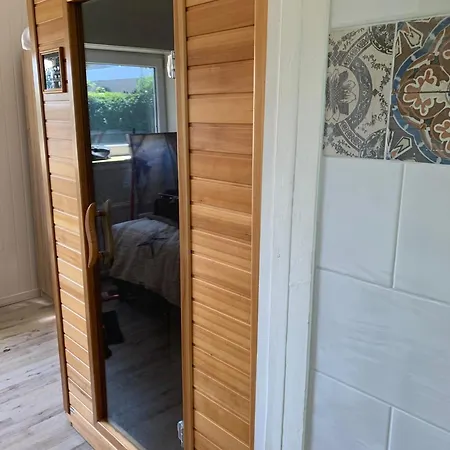 Strandnahes Mit Wintergarten Grosser Uneinsehbarer Garten *