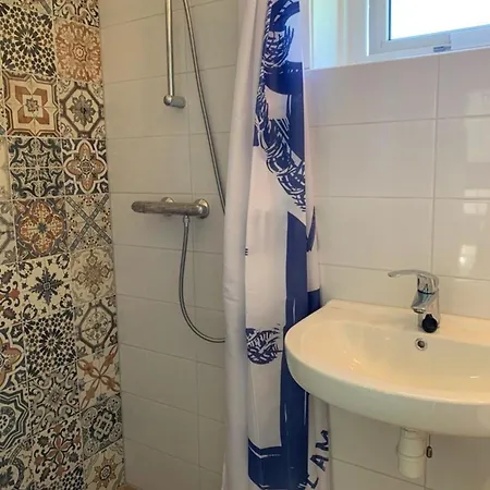 Nyaraló Strandnahes Mit Wintergarten Grosser Uneinsehbarer Garten