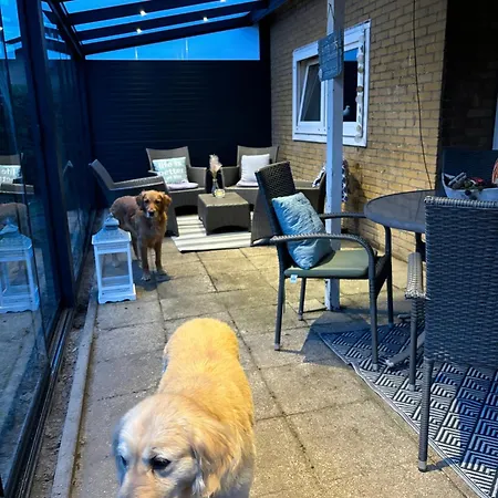 Strandnahes Mit Wintergarten Grosser Uneinsehbarer Garten