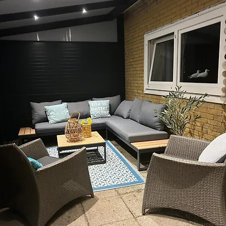 Strandnahes Mit Wintergarten, Grosser Uneinsehbarer Garten, Komplett Eingezaeunt *