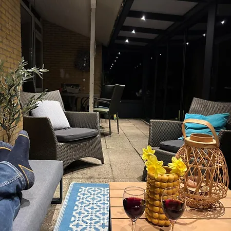 Strandnahes Mit Wintergarten, Grosser Uneinsehbarer Garten, Komplett Eingezaeunt