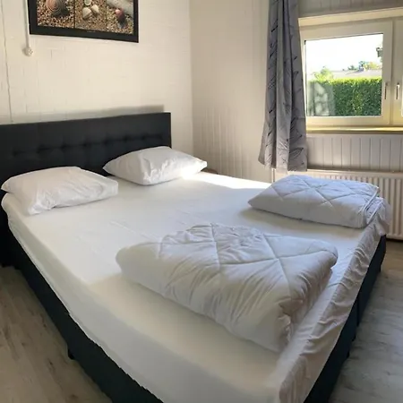 Strandnahes Nr 2 Mit Wintergarten Grosser Uneinsehbarer Garten Sint Maartensvlotbrug