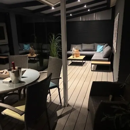 Strandnahes Nr 2 Mit Wintergarten Grosser Uneinsehbarer Garten Sint Maartensvlotbrug